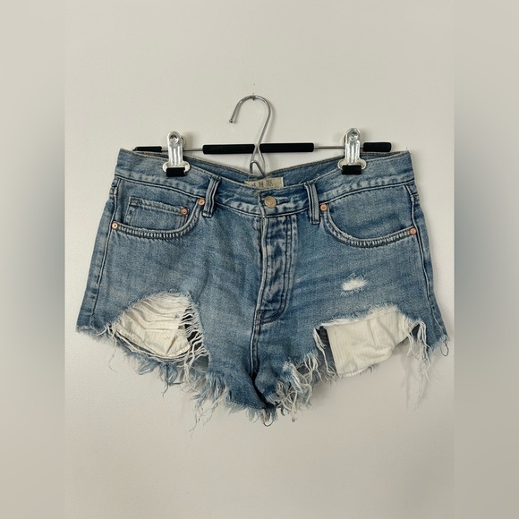 We The Free People Loving Good Vibrations Cutoff Denim Shorts  Size 27 Excellent - Picture 2 of 7